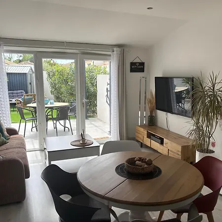 Sublime Et Paisible Maison Sur Entre Nimes Et Arles Apartman *